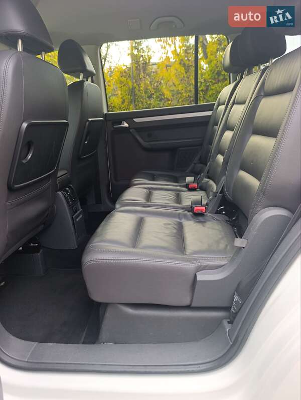 Минивэн Volkswagen Touran 2009 в Луцке