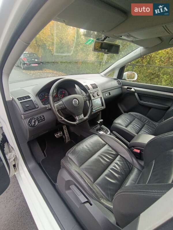 Минивэн Volkswagen Touran 2009 в Луцке