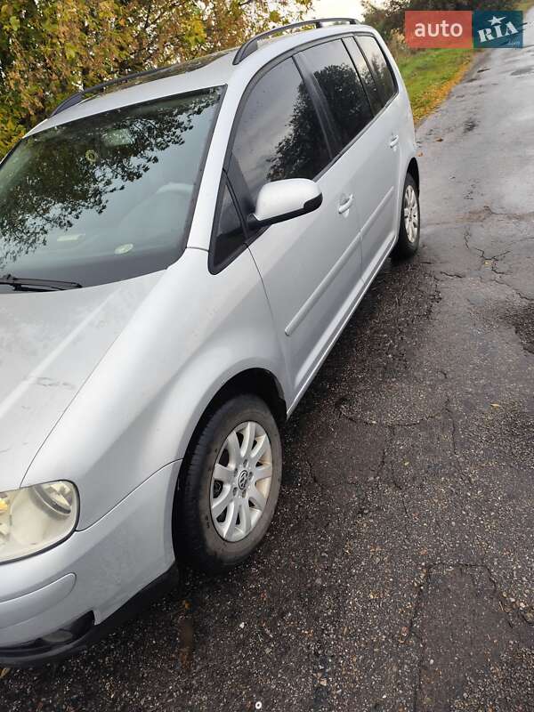 Минивэн Volkswagen Touran 2003 в Ахтырке