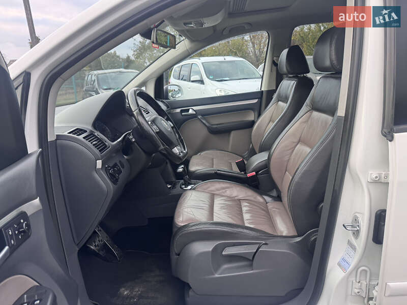 Минивэн Volkswagen Touran 2009 в Звенигородке