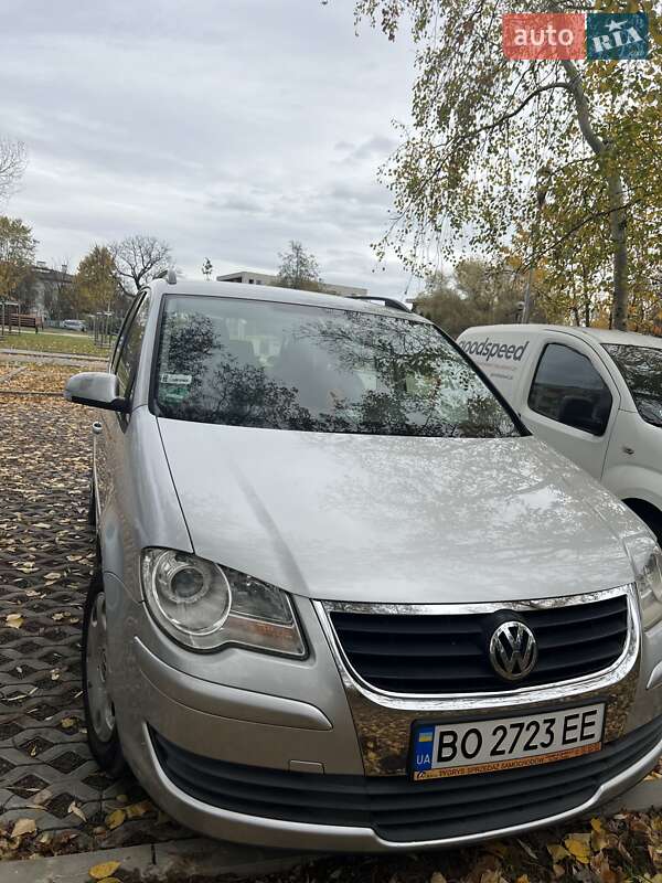 Мінівен Volkswagen Touran 2006 в Тернополі