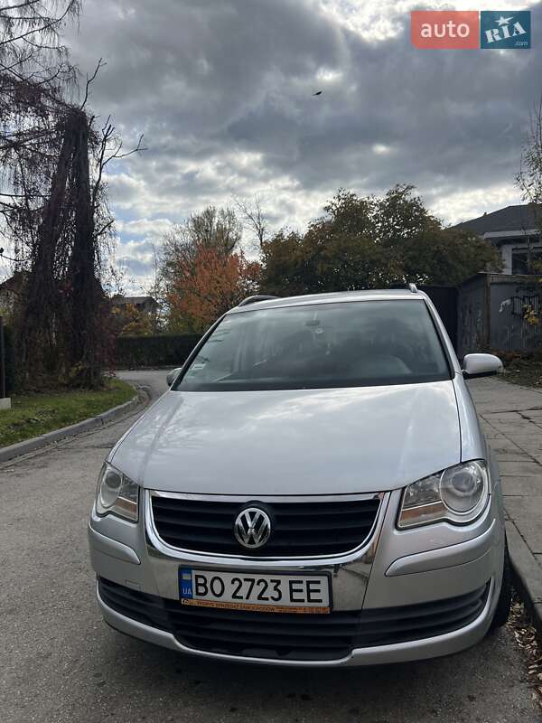 Мінівен Volkswagen Touran 2006 в Тернополі