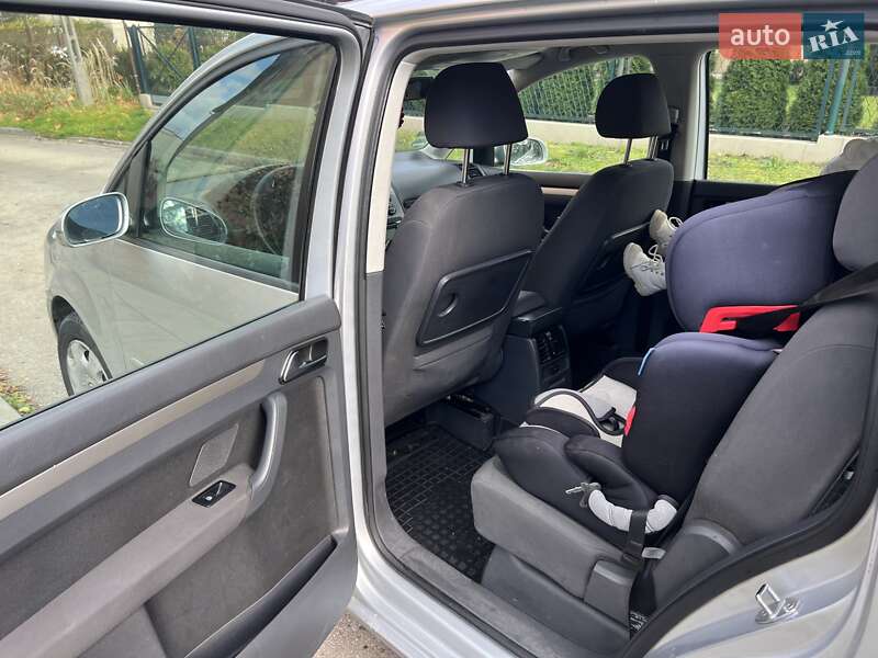 Мінівен Volkswagen Touran 2006 в Тернополі