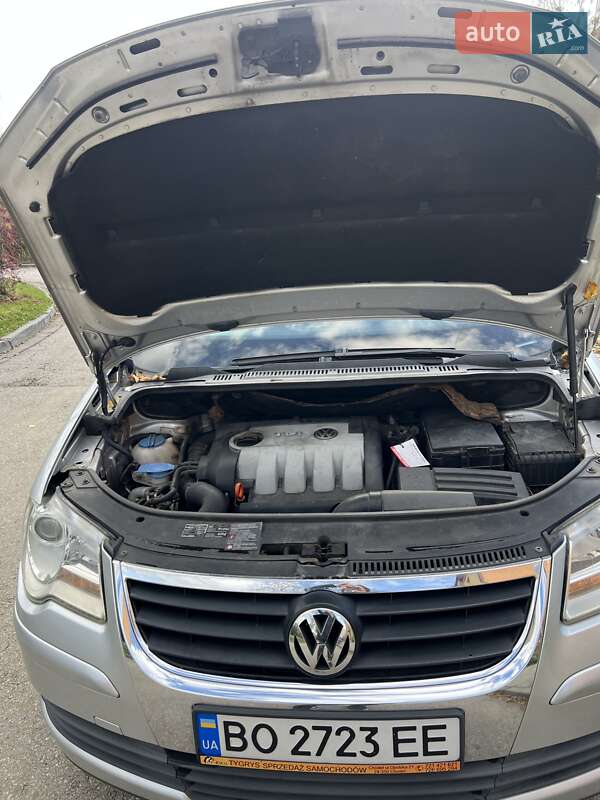Мінівен Volkswagen Touran 2006 в Тернополі