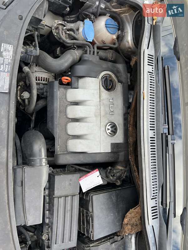 Мінівен Volkswagen Touran 2006 в Тернополі