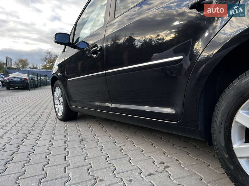 Минивэн Volkswagen Touran 2007 в Киеве