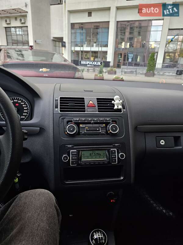 Мінівен Volkswagen Touran 2010 в Києві фото 16 Мінівен Volkswagen Touran 2010 в Києві