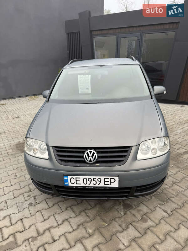 Мінівен Volkswagen Touran 2004 в Чернівцях