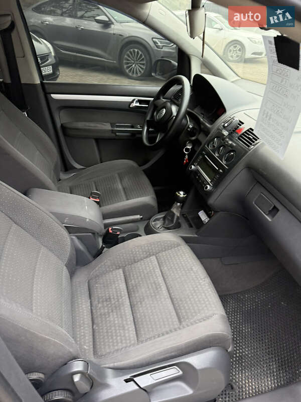 Мінівен Volkswagen Touran 2004 в Чернівцях