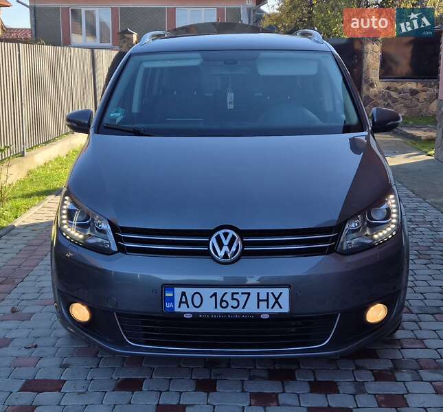 Минивэн Volkswagen Touran 2015 в Сваляве