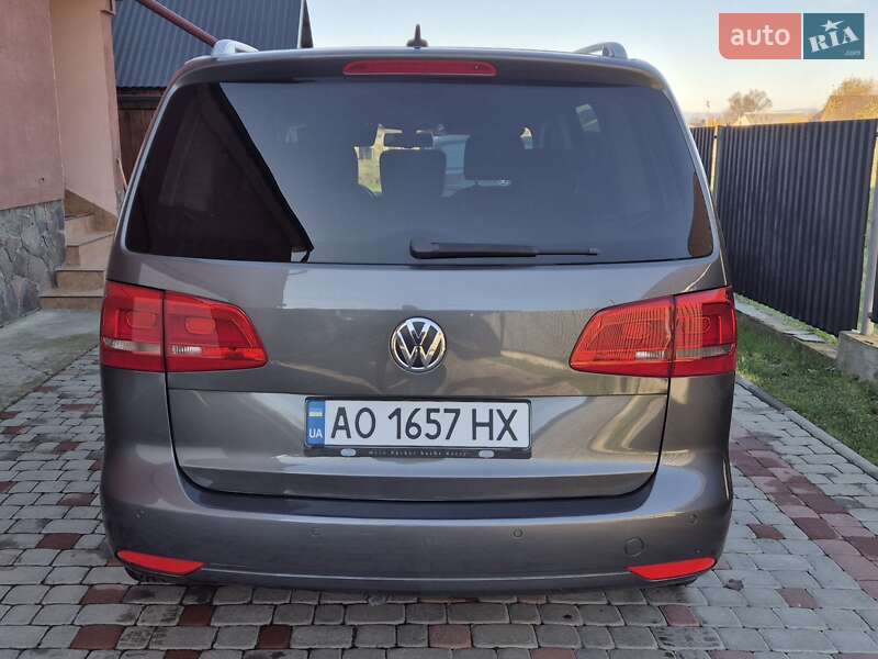 Минивэн Volkswagen Touran 2015 в Сваляве