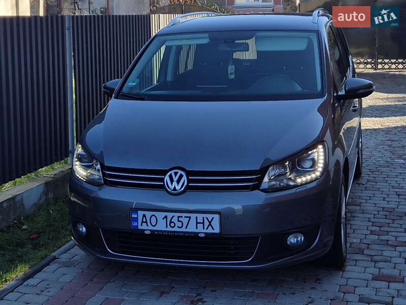 Минивэн Volkswagen Touran 2015 в Сваляве