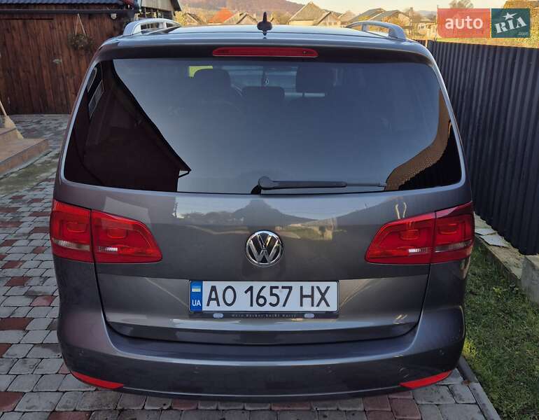 Минивэн Volkswagen Touran 2015 в Сваляве