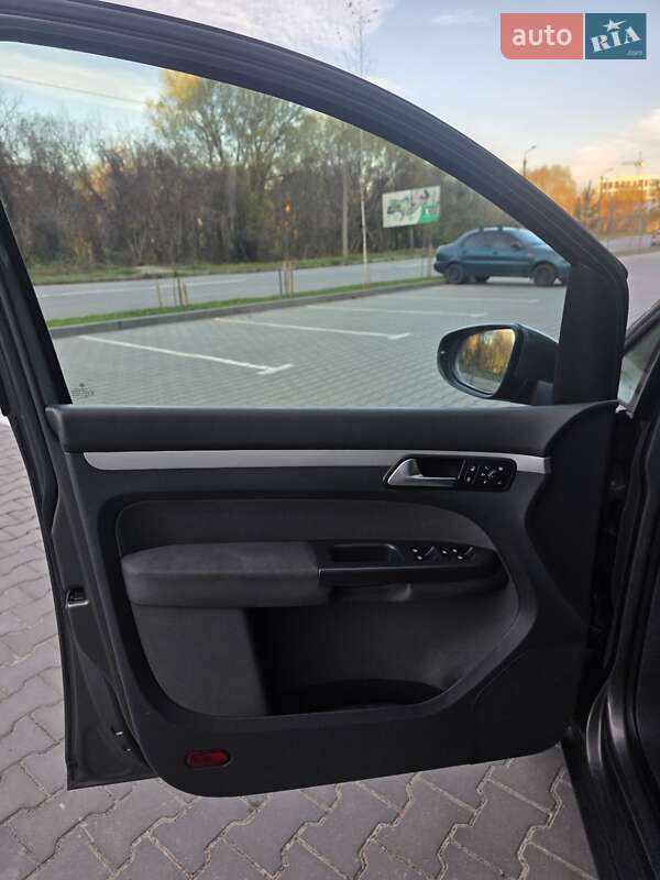 Мінівен Volkswagen Touran 2011 в Хмельницькому