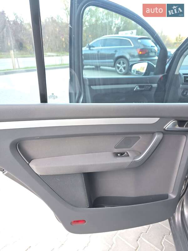 Мінівен Volkswagen Touran 2011 в Хмельницькому