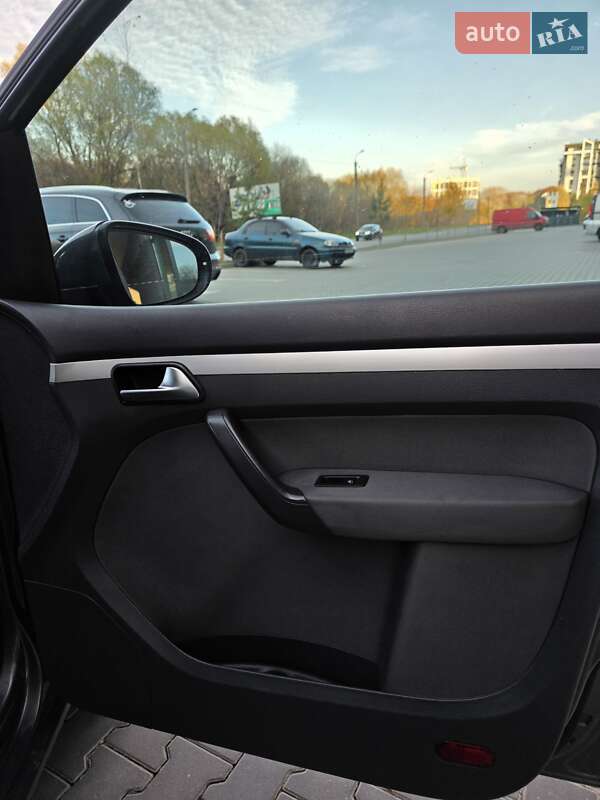 Мінівен Volkswagen Touran 2011 в Хмельницькому