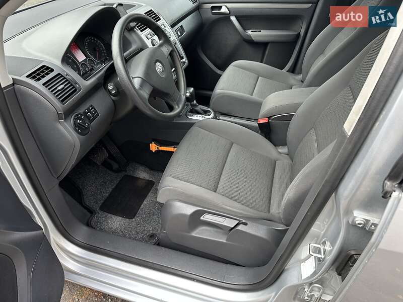 Минивэн Volkswagen Touran 2010 в Лебедине