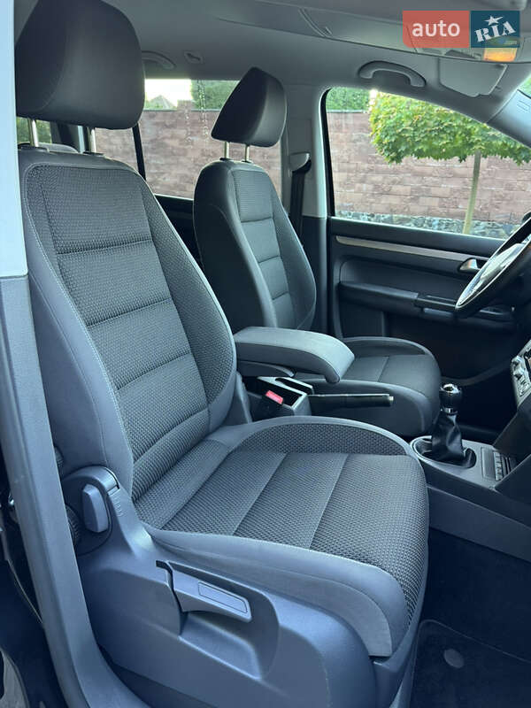 Минивэн Volkswagen Touran 2012 в Ровно