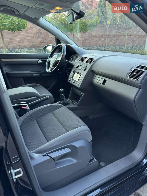 Минивэн Volkswagen Touran 2012 в Ровно