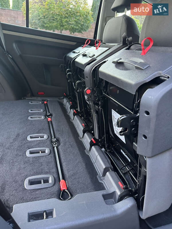 Минивэн Volkswagen Touran 2012 в Ровно