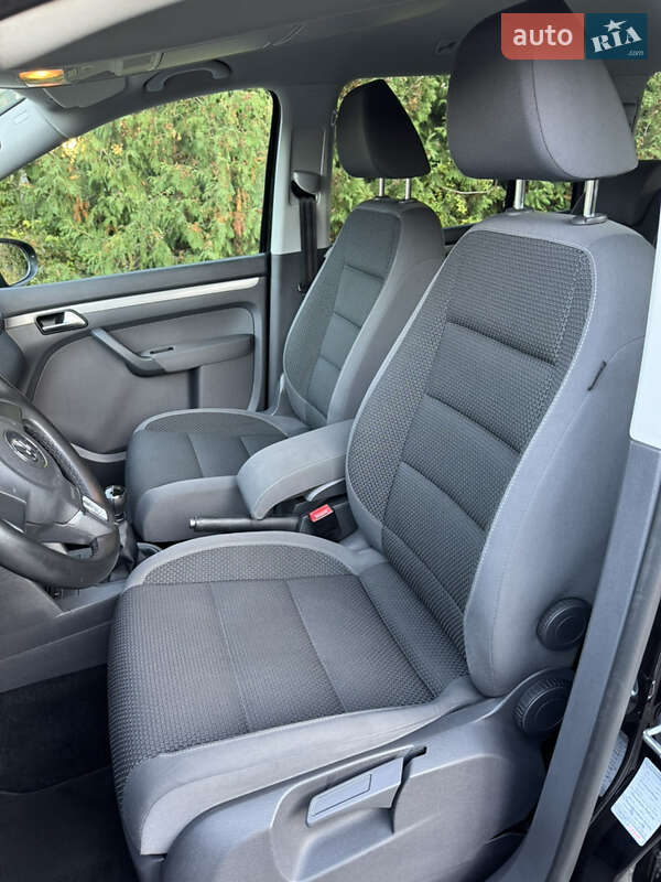 Минивэн Volkswagen Touran 2012 в Ровно