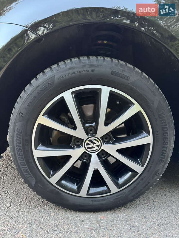 Минивэн Volkswagen Touran 2012 в Ровно