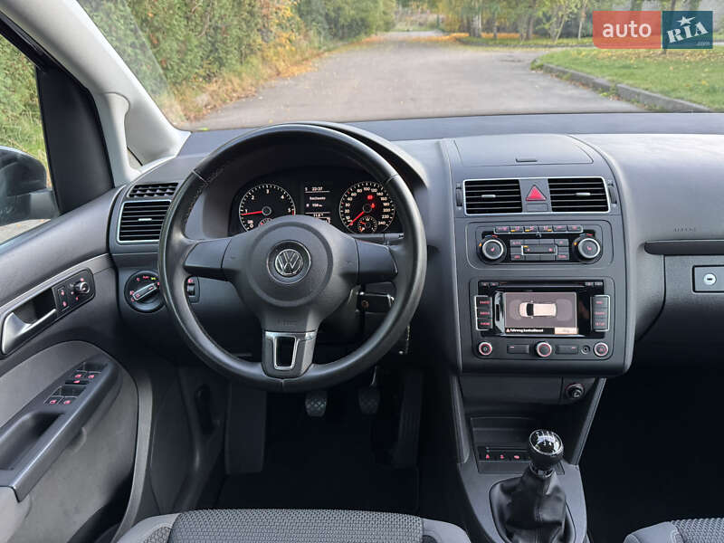 Минивэн Volkswagen Touran 2012 в Ровно