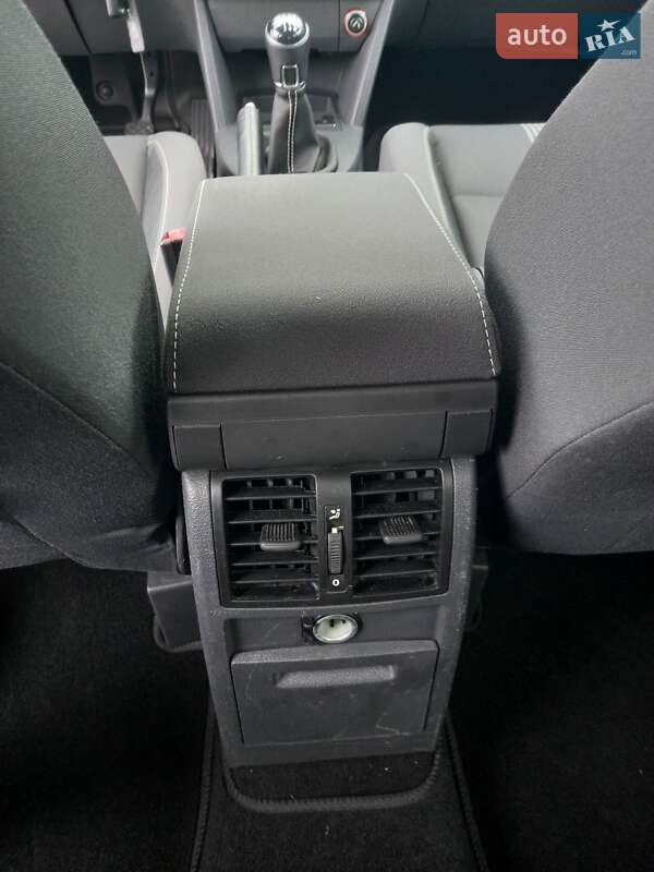 Мінівен Volkswagen Touran 2012 в Луцьку