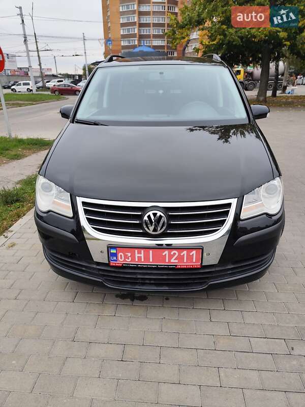 Минивэн Volkswagen Touran 2008 в Белой Церкви