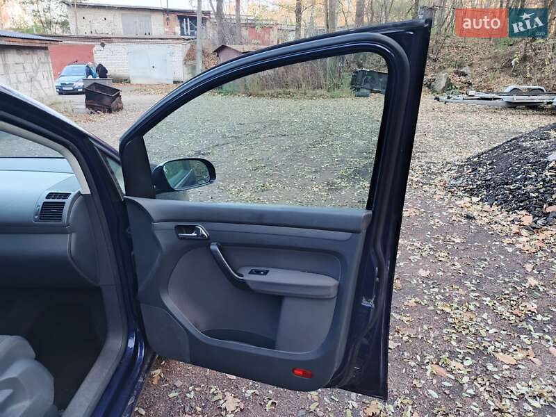 Мінівен Volkswagen Touran 2006 в Чернігові