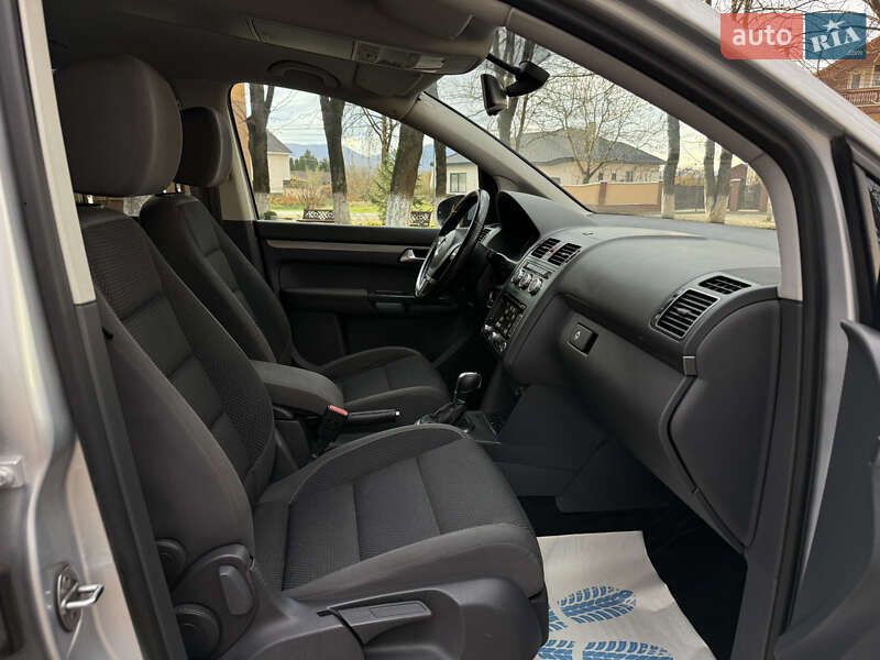 Мінівен Volkswagen Touran 2013 в Тячеві