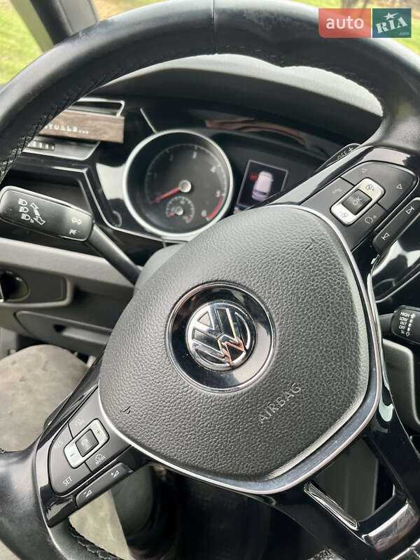 Микровэн Volkswagen Touran 2016 в Черновцах