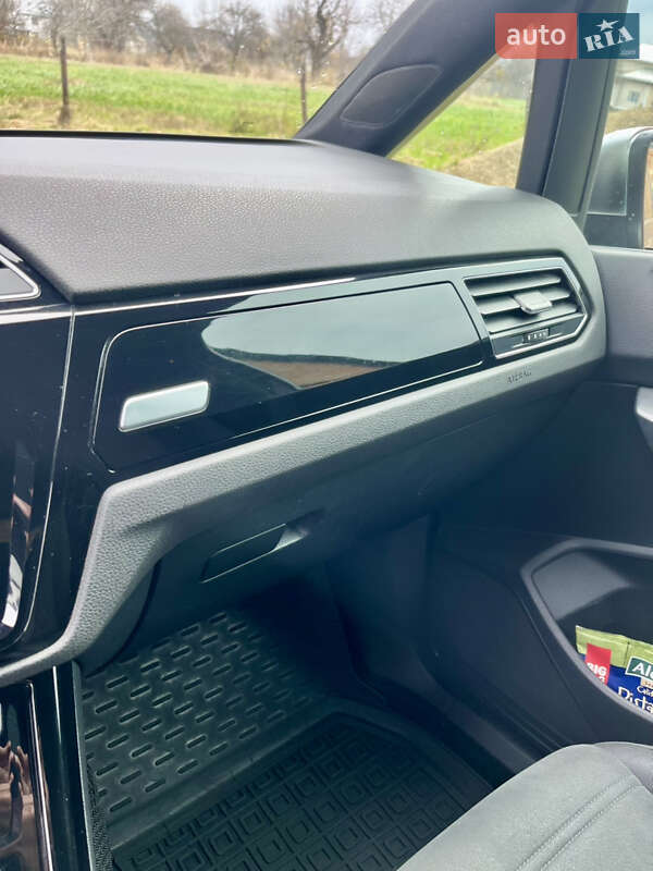 Микровэн Volkswagen Touran 2016 в Черновцах