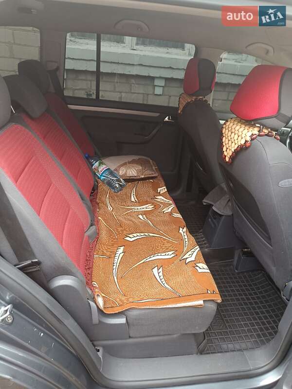 Минивэн Volkswagen Touran 2005 в Росаве