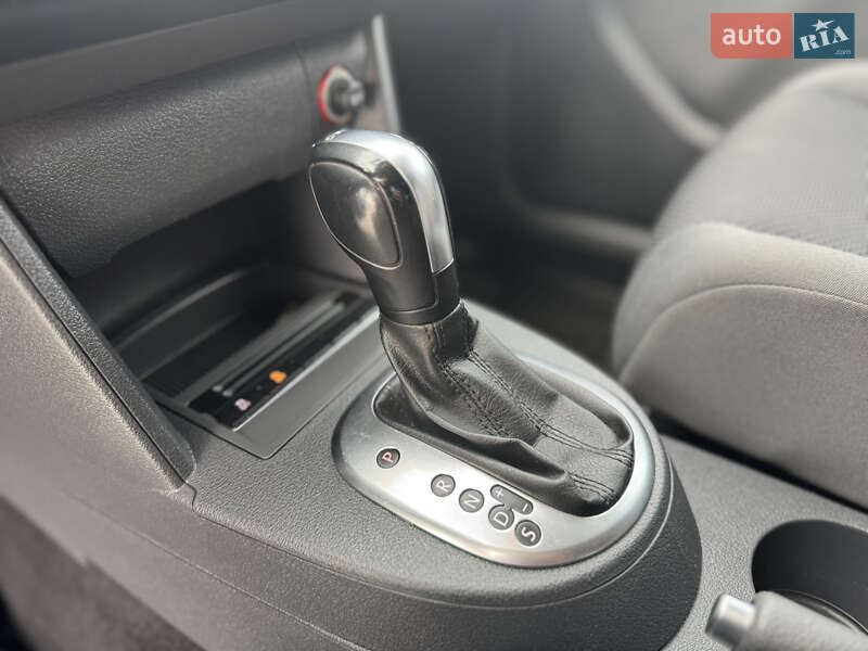 Минивэн Volkswagen Touran 2012 в Дубно