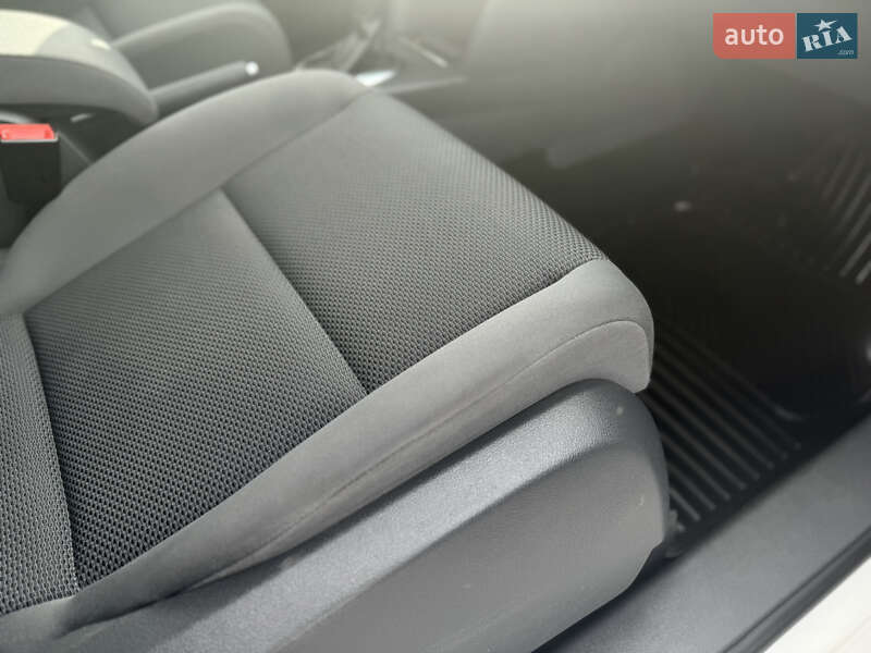 Минивэн Volkswagen Touran 2012 в Дубно