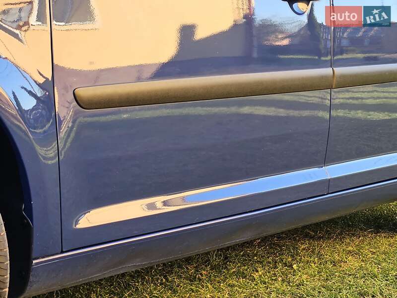 Минивэн Volkswagen Touran 2004 в Дрогобыче