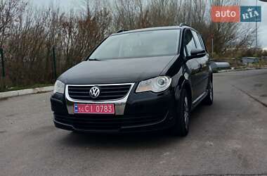 Минивэн Volkswagen Touran 2010 в Хороле