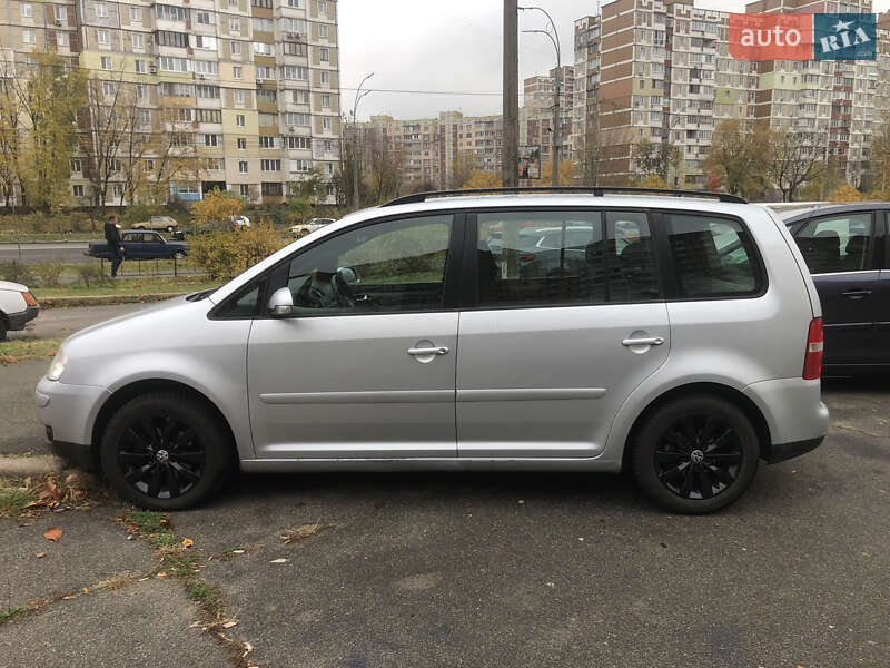 Минивэн Volkswagen Touran 2006 в Киеве