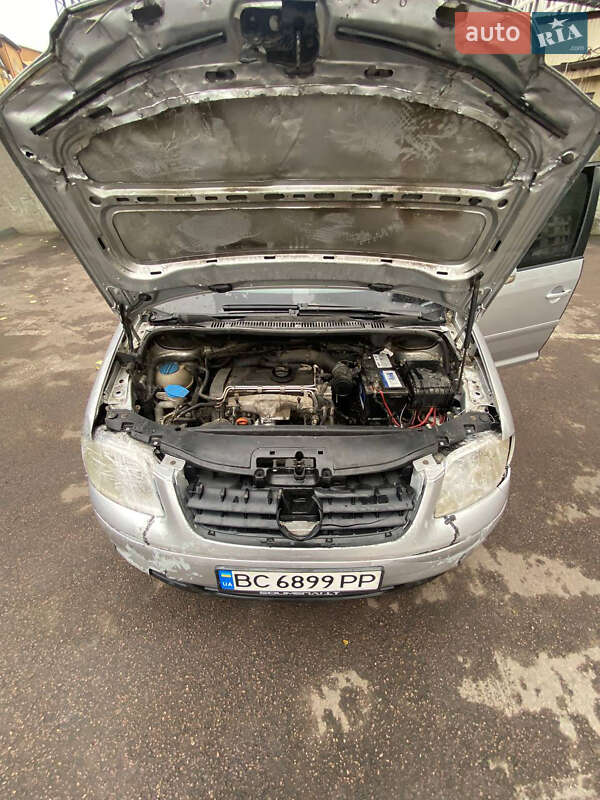 Минивэн Volkswagen Touran 2003 в Киеве