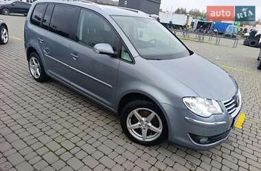Мінівен Volkswagen Touran 2008 в Чернівцях