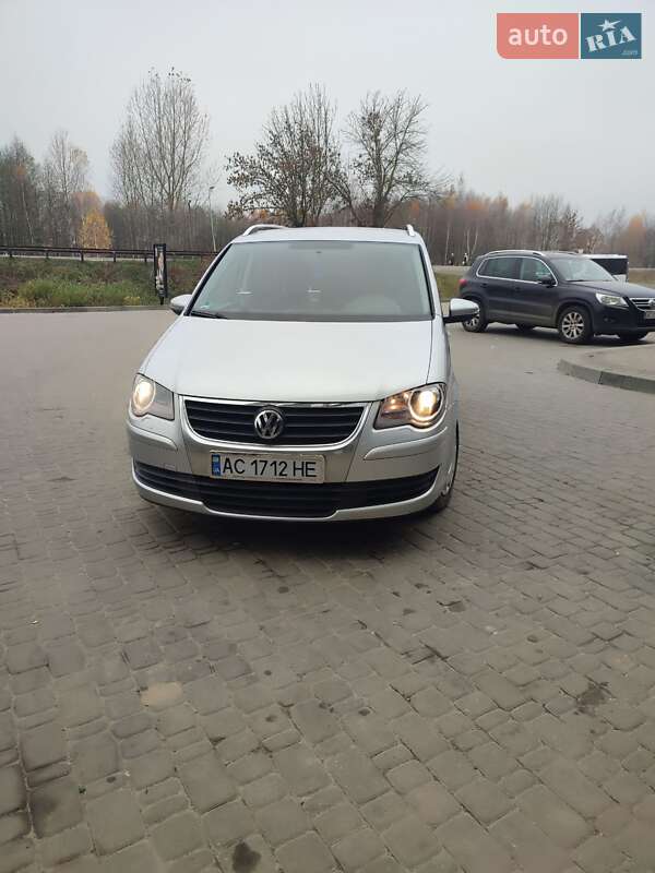 Минивэн Volkswagen Touran 2009 в Ратным