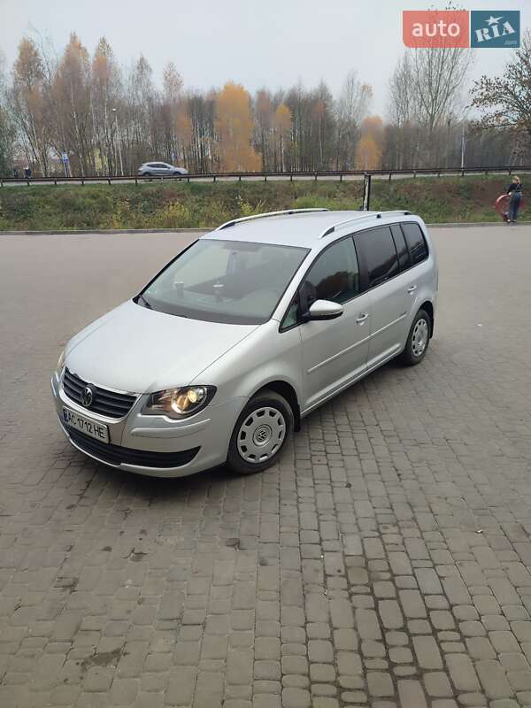 Минивэн Volkswagen Touran 2009 в Ратным