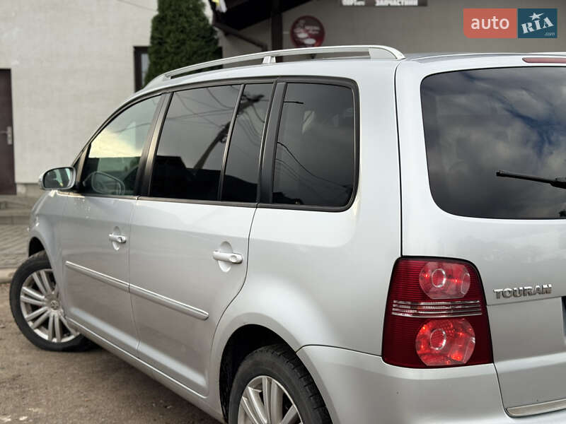 Минивэн Volkswagen Touran 2007 в Сарнах