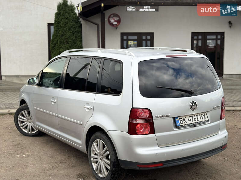 Минивэн Volkswagen Touran 2007 в Сарнах