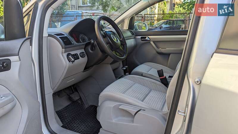 Минивэн Volkswagen Touran 2004 в Ровно фото 3 Минивэн Volkswagen Touran 2004 в Ровно