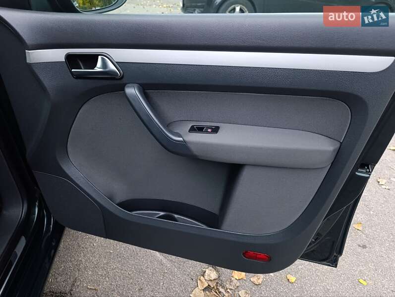 Минивэн Volkswagen Touran 2013 в Киеве фото 32 Минивэн Volkswagen Touran 2013 в Киеве