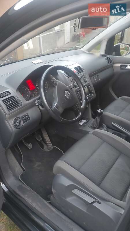 Минивэн Volkswagen Touran 2010 в Львове