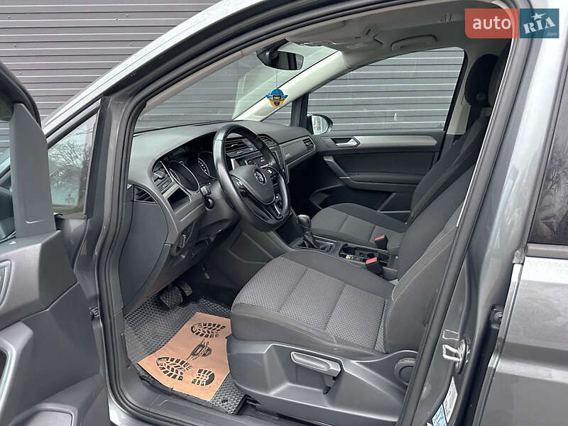 Мікровен Volkswagen Touran 2016 в Кам'янському