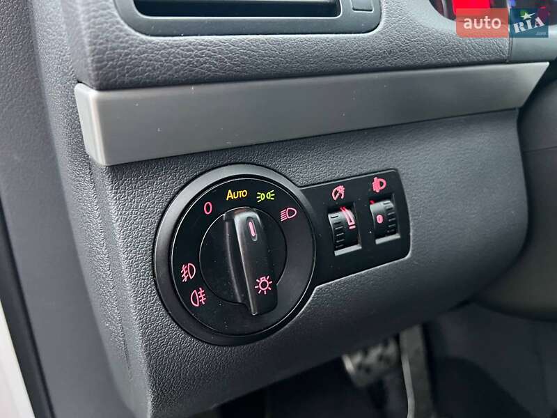 Минивэн Volkswagen Touran 2009 в Львове